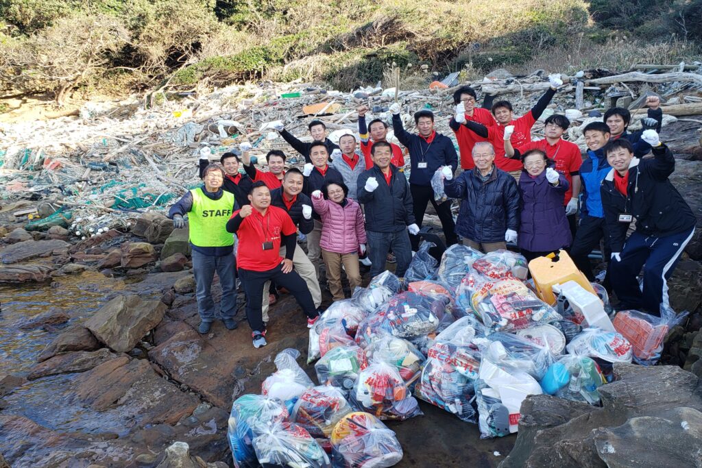 志ネットワーク青年塾の海岸清掃活動